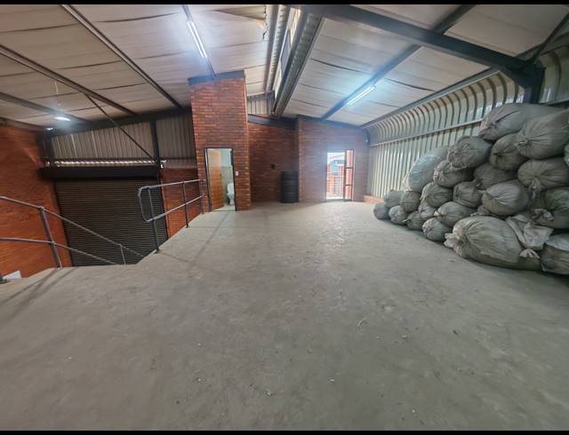 243M² WAREHOUSE TO LET IN ORMONDE